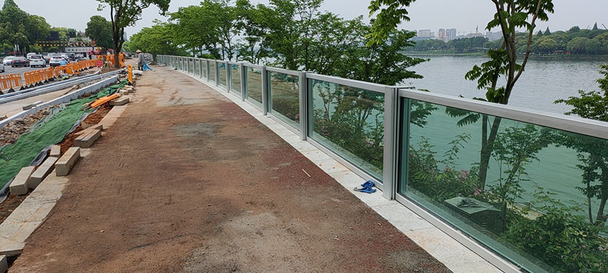 “兼具防洪、防风”高颜值”-yl23411永利集团“玻璃防洪墙”助力浙江河道防洪系统