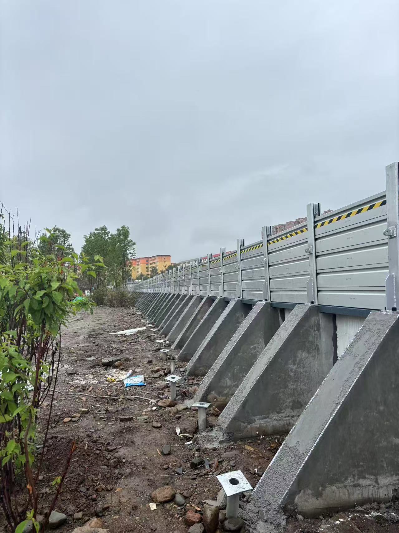 松原市铝合金防洪墙实战显威，筑牢城市防洪安全线