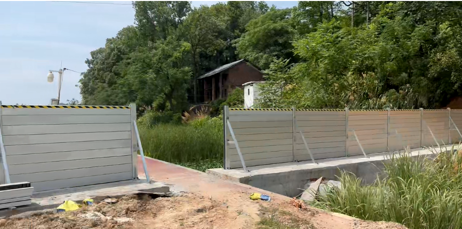 低碳防洪新思路——可拆卸铝合金挡水板助力河道防洪+生态韧性城市建设